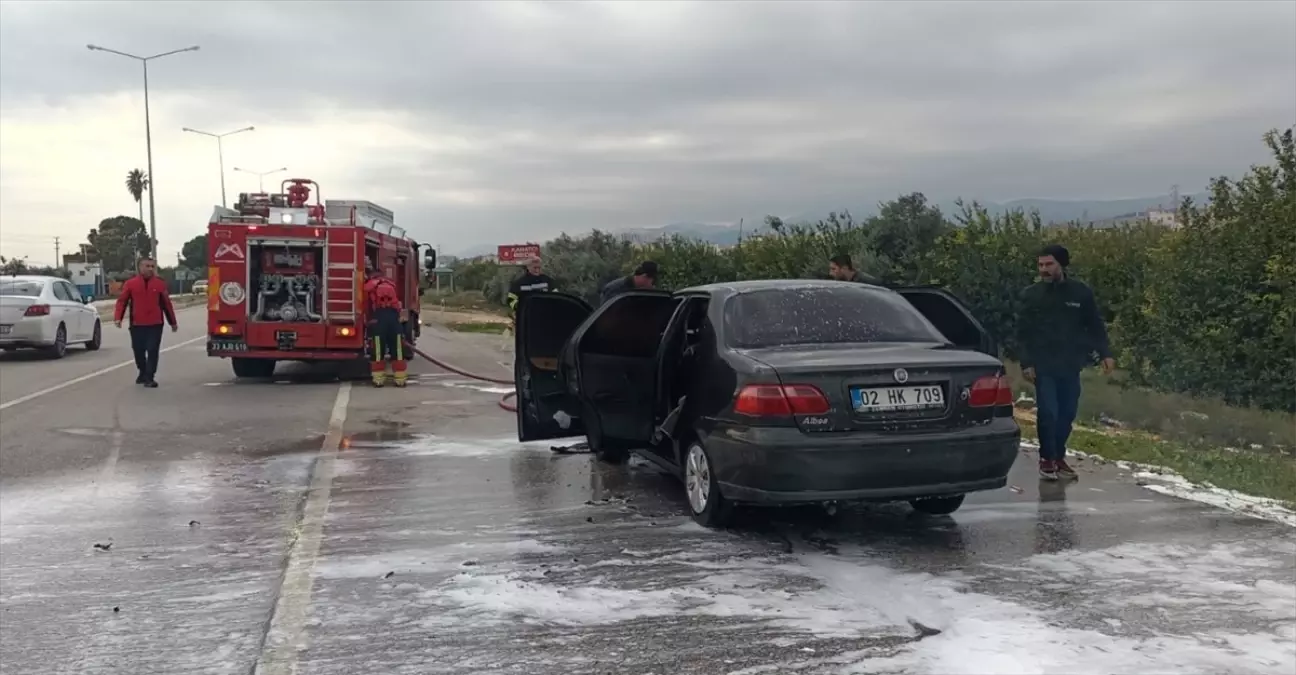 Mersin'de seyir halindeki otomobilde yangın çıktı