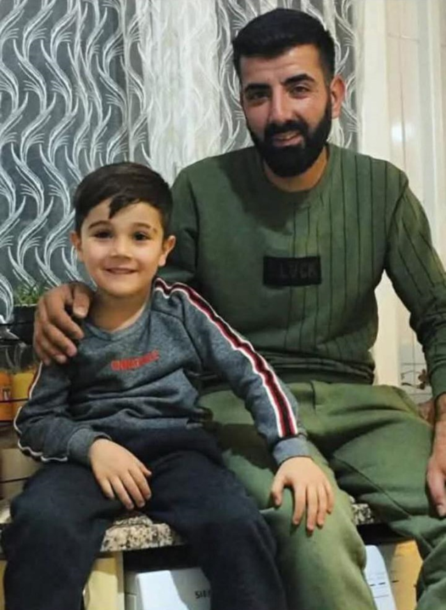 Автомобиль врезался в освещение: Отец и сын погибли, мать тяжело ранена