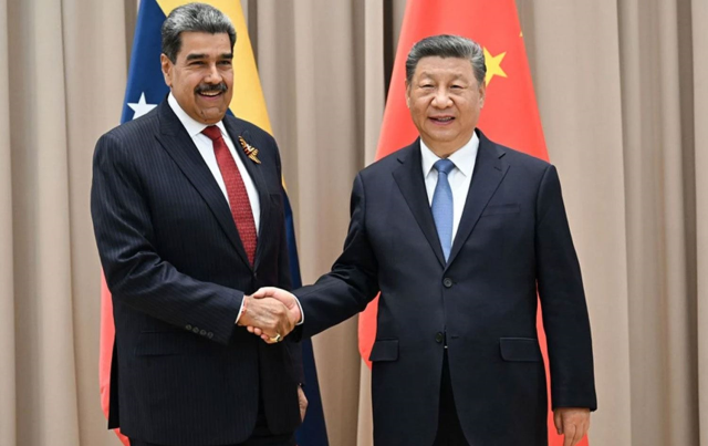 روسيا: يجب توضيح وضع مادورو وزوجته على الفور