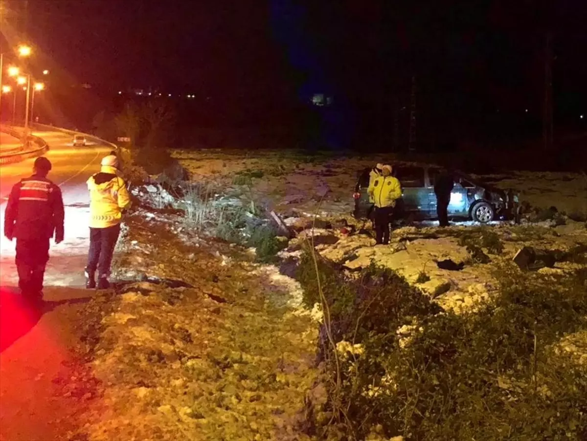 Samsun'da devrilen otomobildeki 3 kişi yaralandı