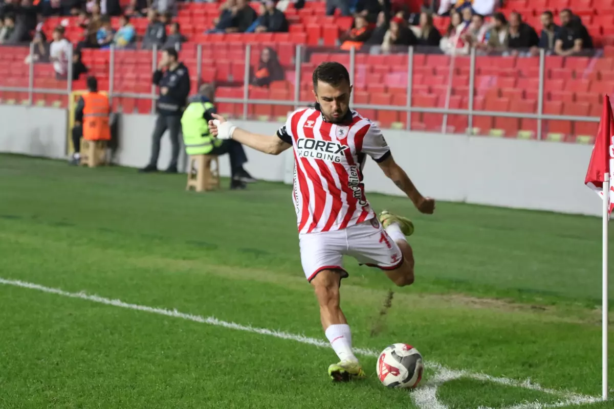 Samsunspor'da antrenmanda sakatlanan Emre Kılınç, 10-12 hafta sahalardan uzak kalacak