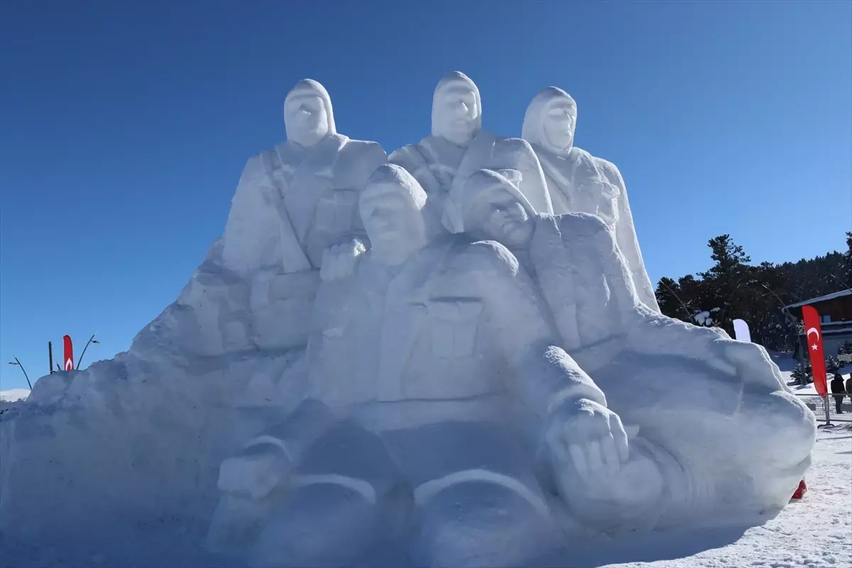 Sarıkamış şehitleri anısına yapılan kardan Türk bayrağı karanfillerle kaplandı