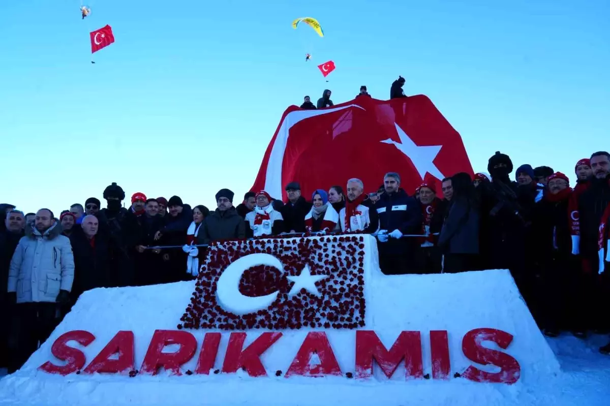 Sarıkamış'ta şehitler anısına kardan heykeller açıldı