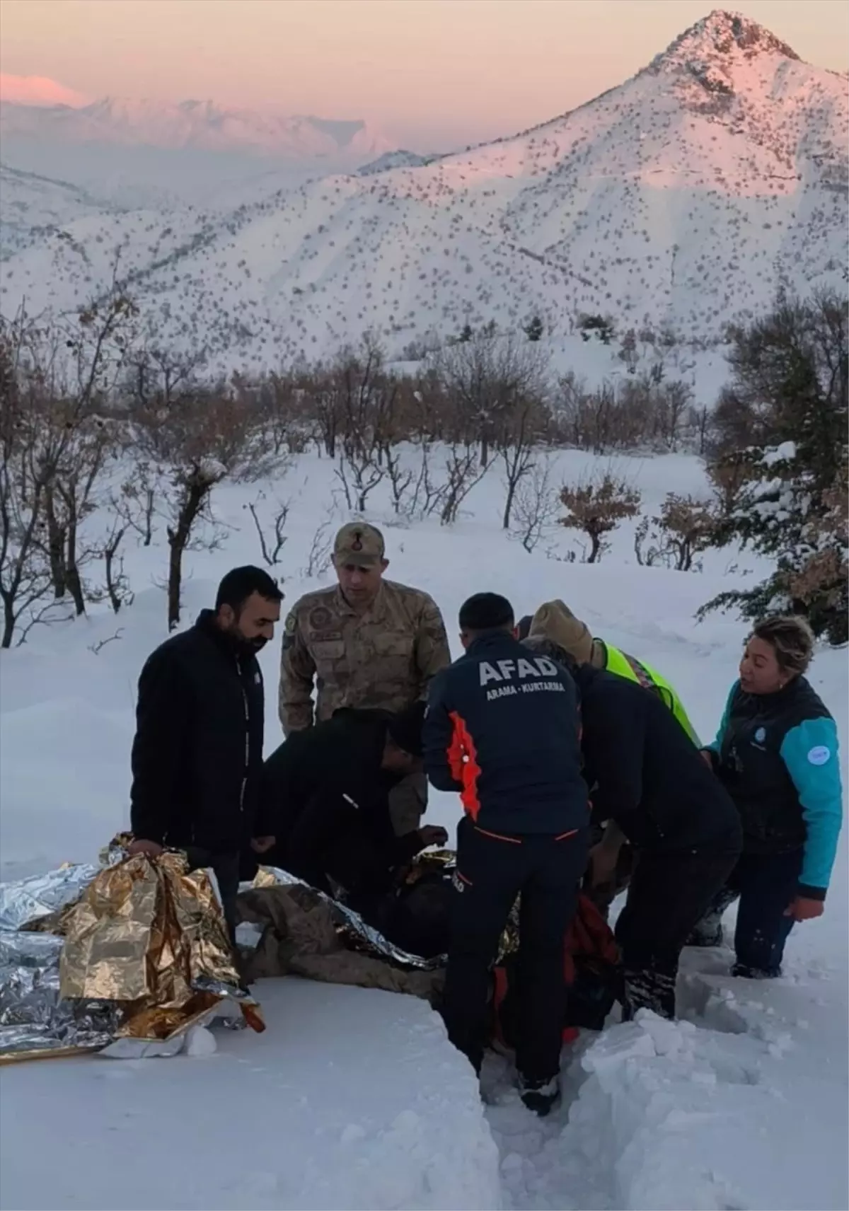 Siirt'te kar yağışı nedeniyle mahsur kalan işçi kurtarıldı