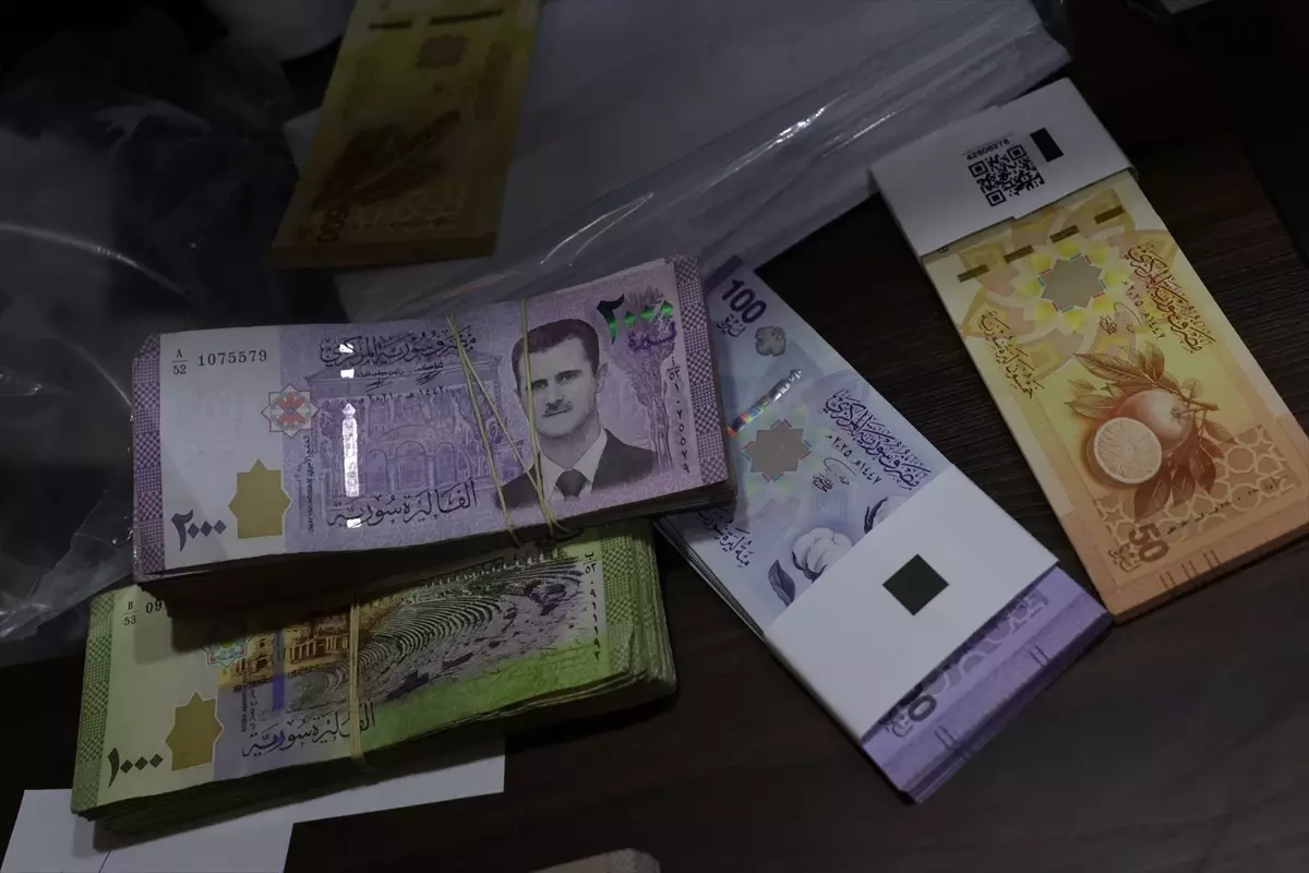 Suriye'de yeni banknotlar piyasaya sürüldü