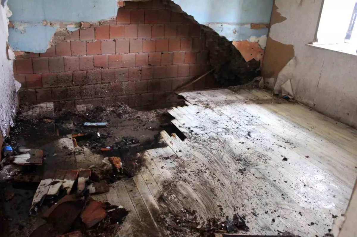 Tahtalar tutuştu, itfaiye harekete geçti