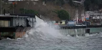 Tekirdağ'da şiddetli lodos nedeniyle dalga boyu 4 metreye yaklaştı