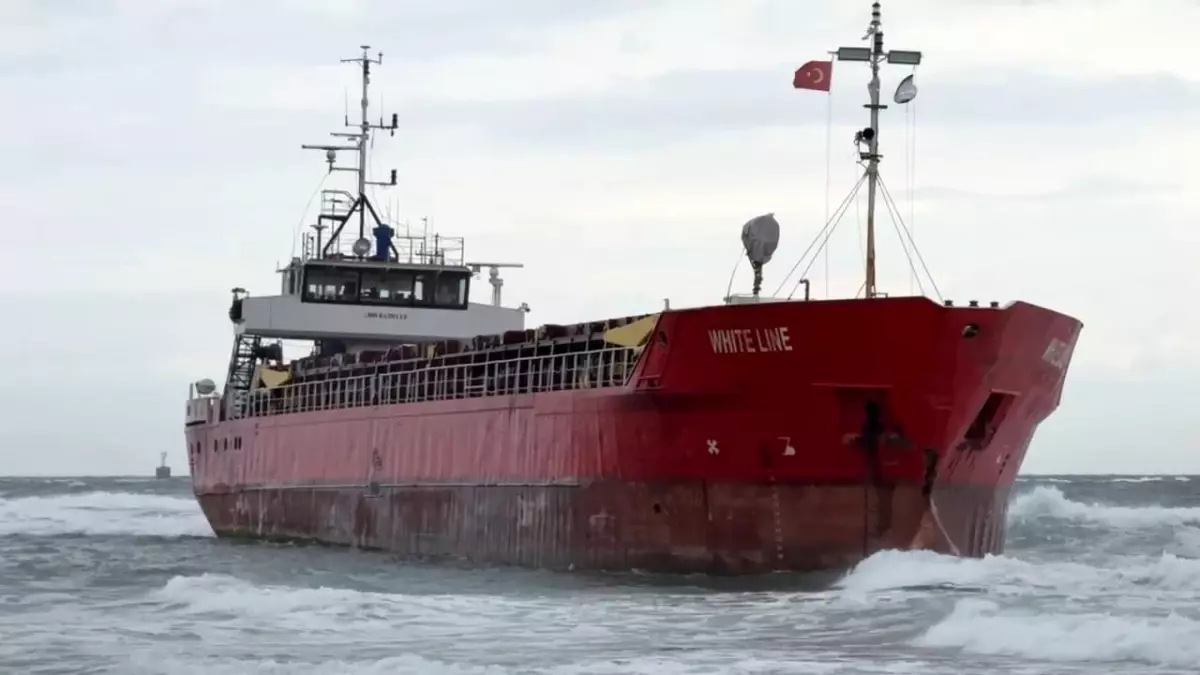 Tekirdağ'da yük gemisi karaya oturdu