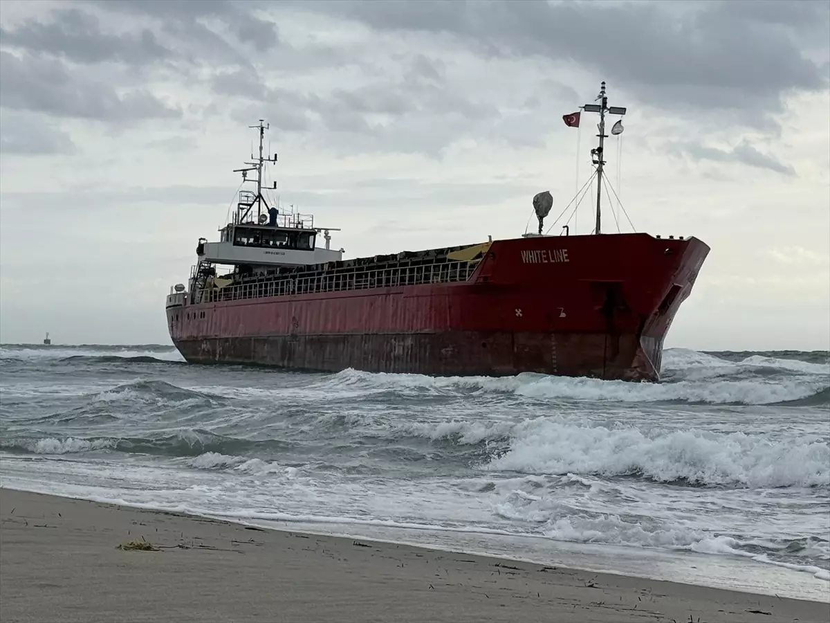 Tekirdağ'da yük gemisi karaya oturdu