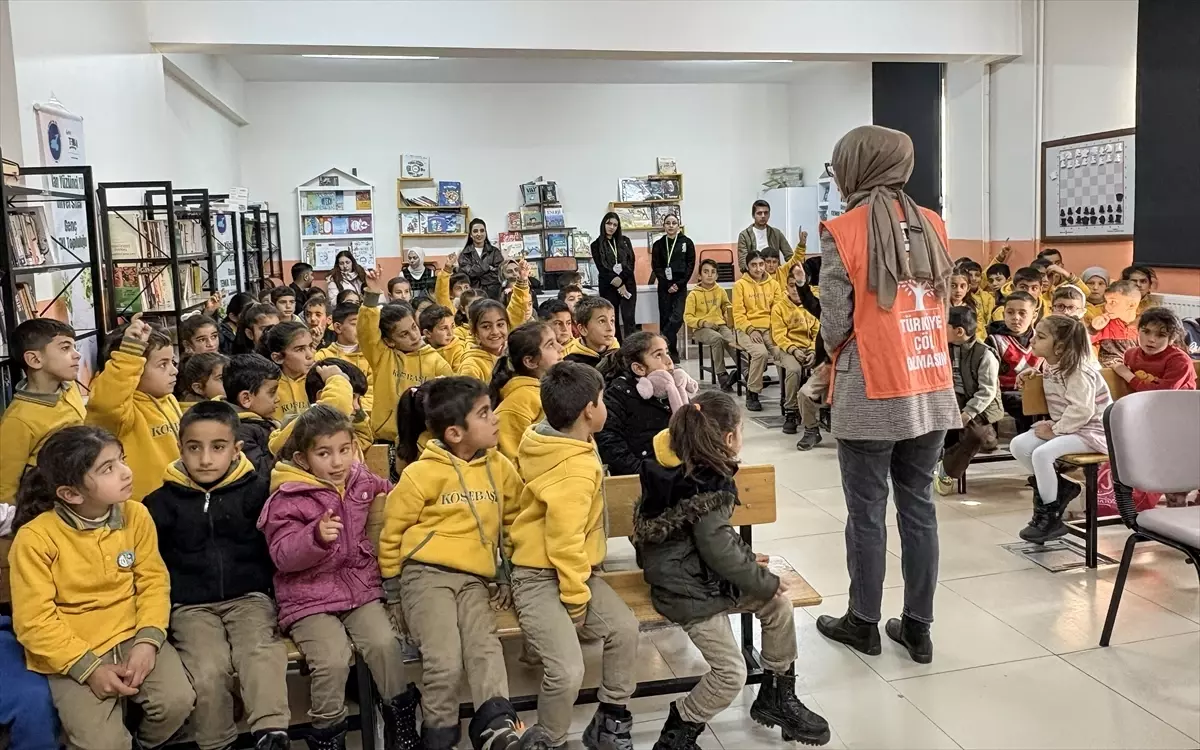 Van'da üniversite öğrencileri, minik öğrencilere ekolojik bilinç aşılıyor