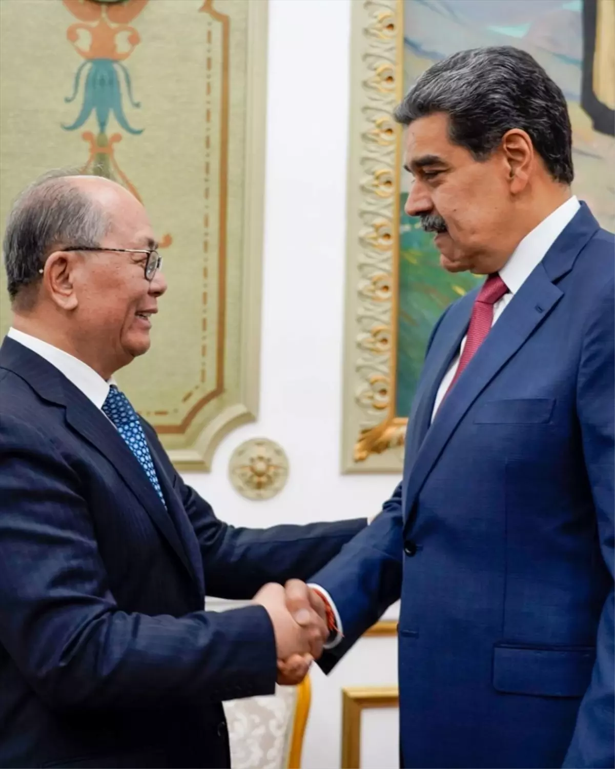 Venezuela Devlet Başkanı Maduro, son görüşmesini Çin heyeti ile yaptı