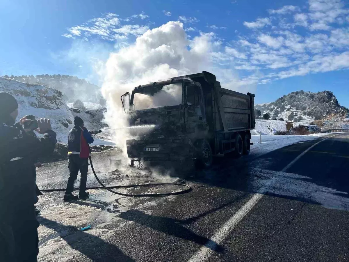 Yozgat'ta kamyon yandı, kullanılamaz hale geldi