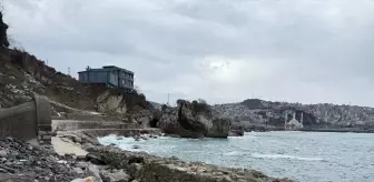 Zonguldak ve Sakarya'da kuvvetli rüzgar hayatı olumsuz etkiledi