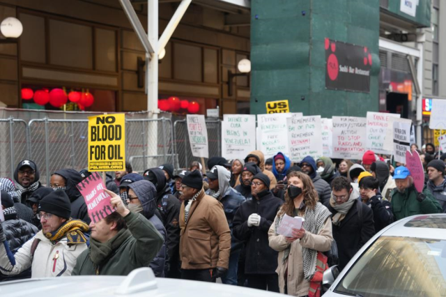 Thousands of people took to the streets in the U.S. for Venezuela: Fight for oil