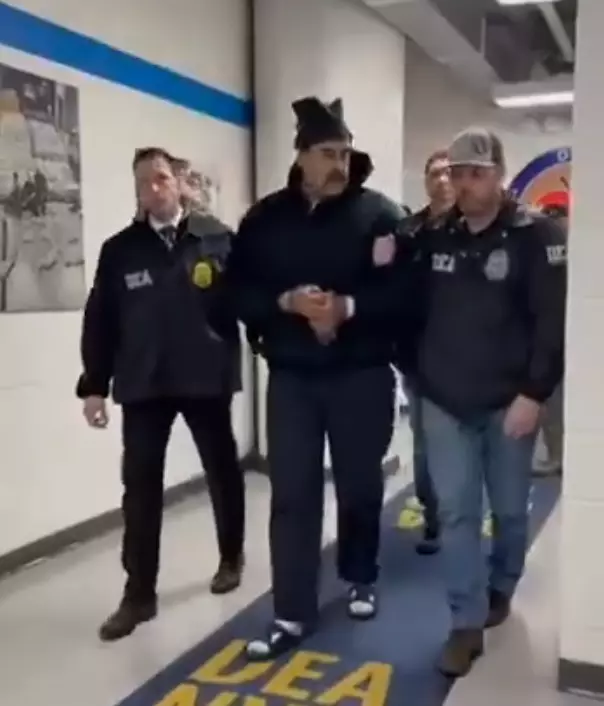 abd nin kacirdigi maduro nun 3 farkli kiyafetle 19425073 3786 m