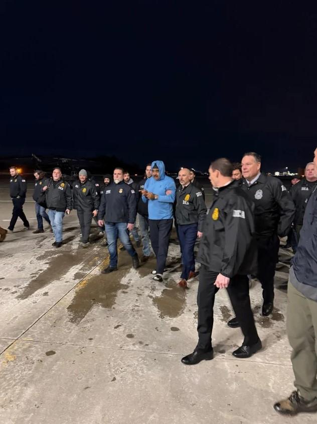 'США военные самолеты вошли в Венесуэлу для золотых резервов'