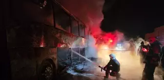 Adana'da yangın çıkan otobüs kullanılamaz hale geldi