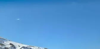 Adıyaman'da yolda mahsur kalan ambulans, ekiplerin çalışmasının ardından hastaya ulaştı