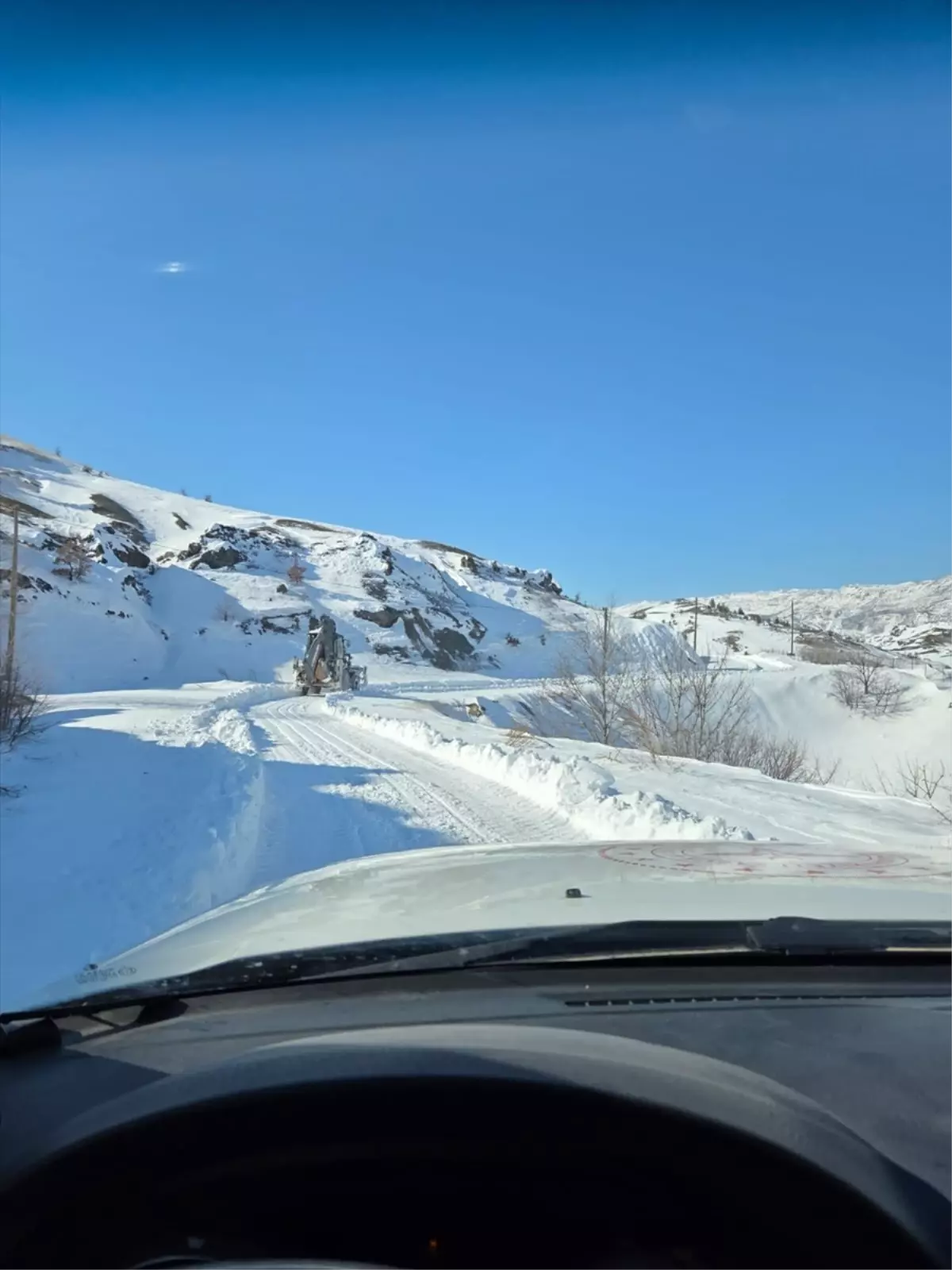 Adıyaman'da yolda mahsur kalan ambulans, ekiplerin çalışmasının ardından hastaya ulaştı