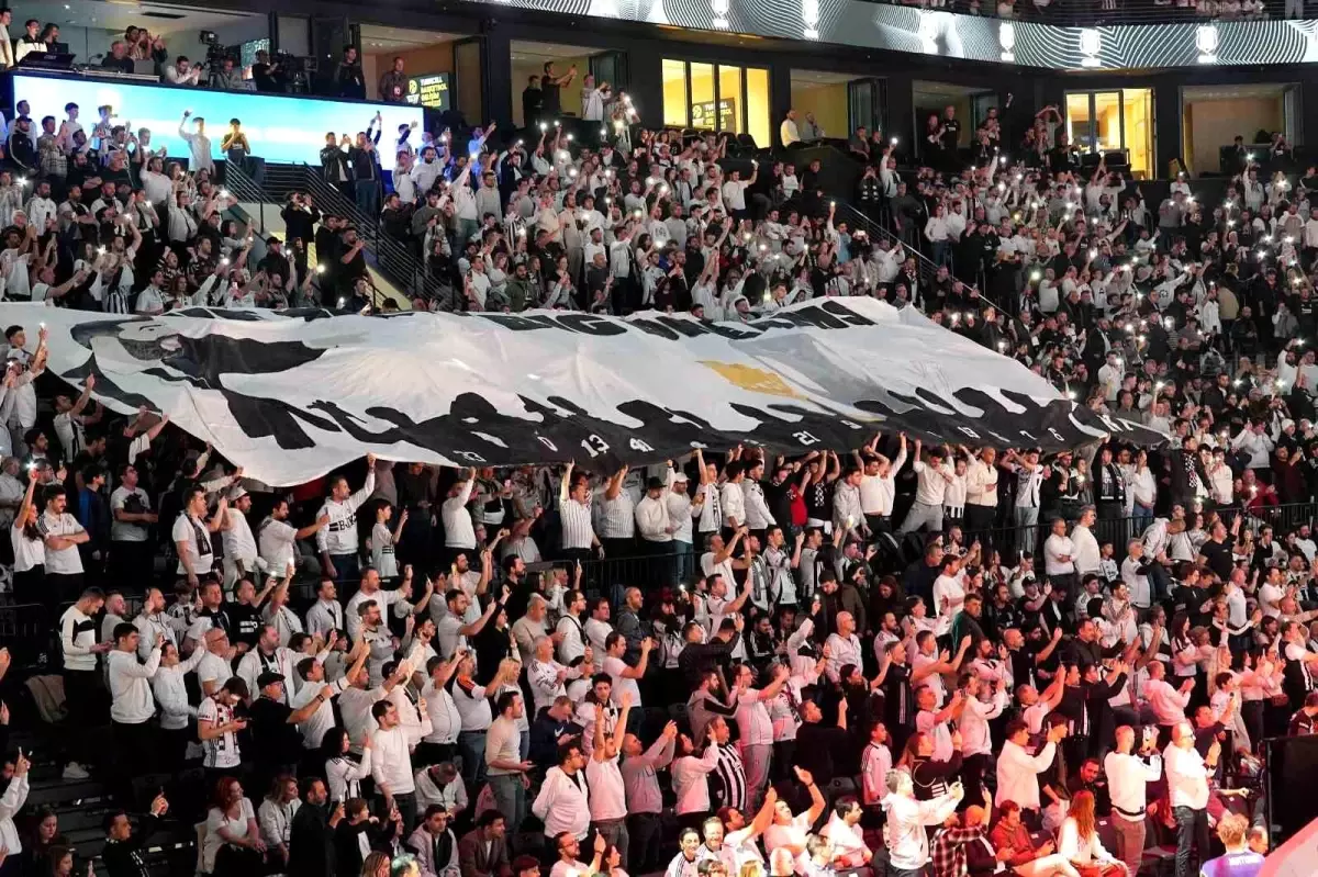 Fenerbahçe Beko na istanbulskem derbiju premagal Beşiktaş in končal njegov zmagoviti niz
