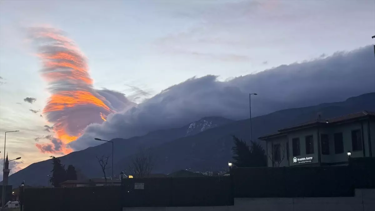 Bursa'da kuvvetli rüzgar hayatı olumsuz etkiliyor