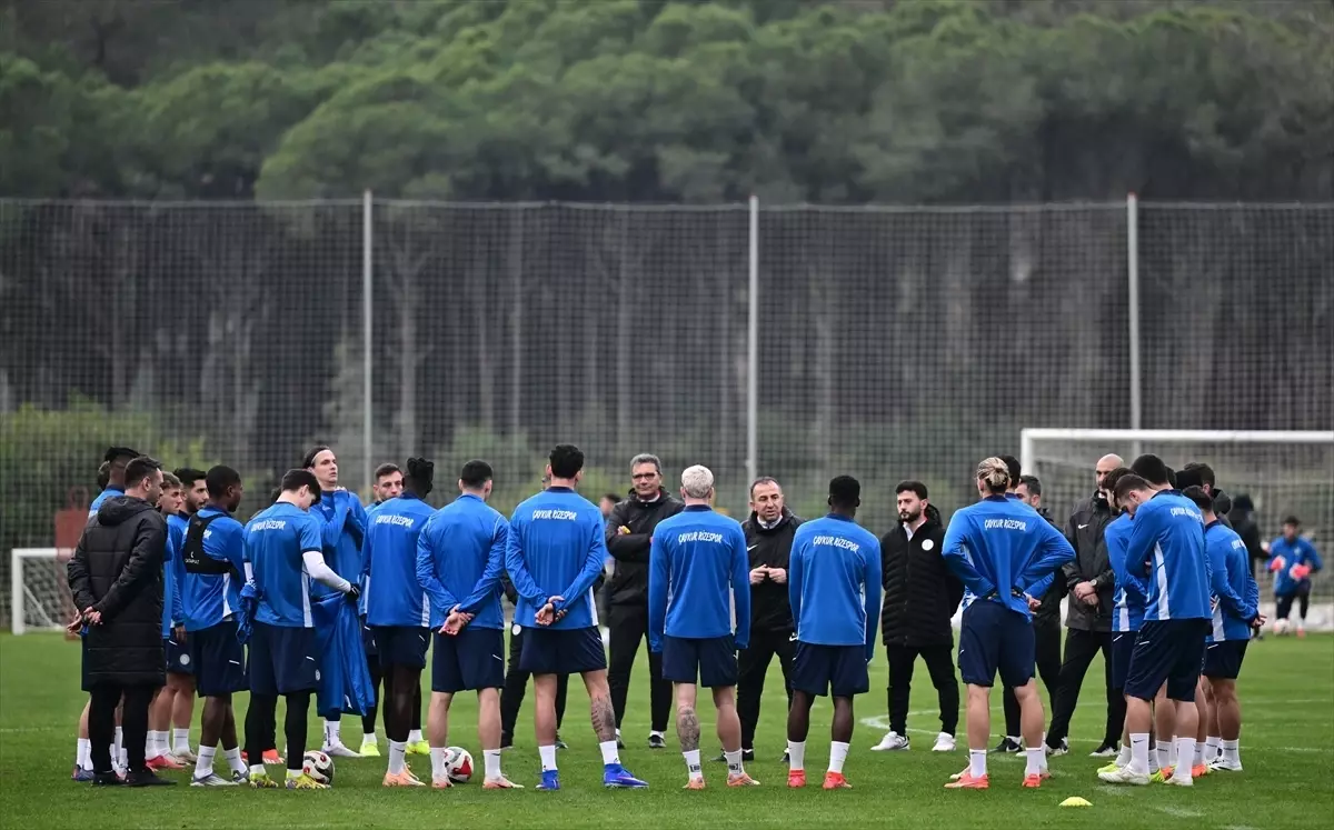 Çaykur Rizespor, ikinci yarı hazırlıklarını Antalya'da sürdürüyor