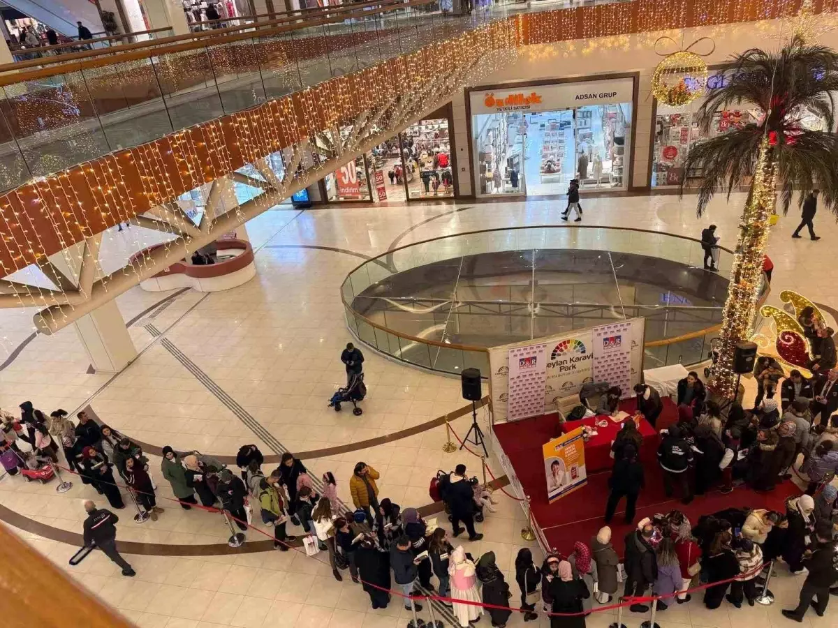 Ceylan Karavil Park AVM'de imza günü