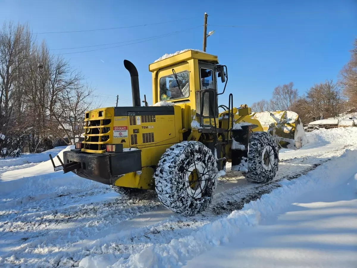 Elazığ'da kardan kapanan 542 köy yolu ulaşıma açıldı