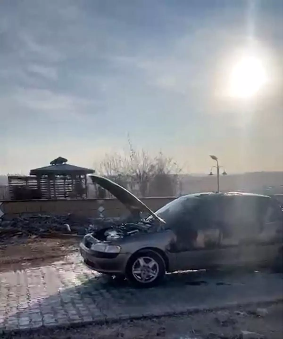 Gaziantep'te park halindeki araç kundaklandı