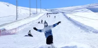 Hakkari'deki kayak merkezinde hafta sonu yoğunluğu