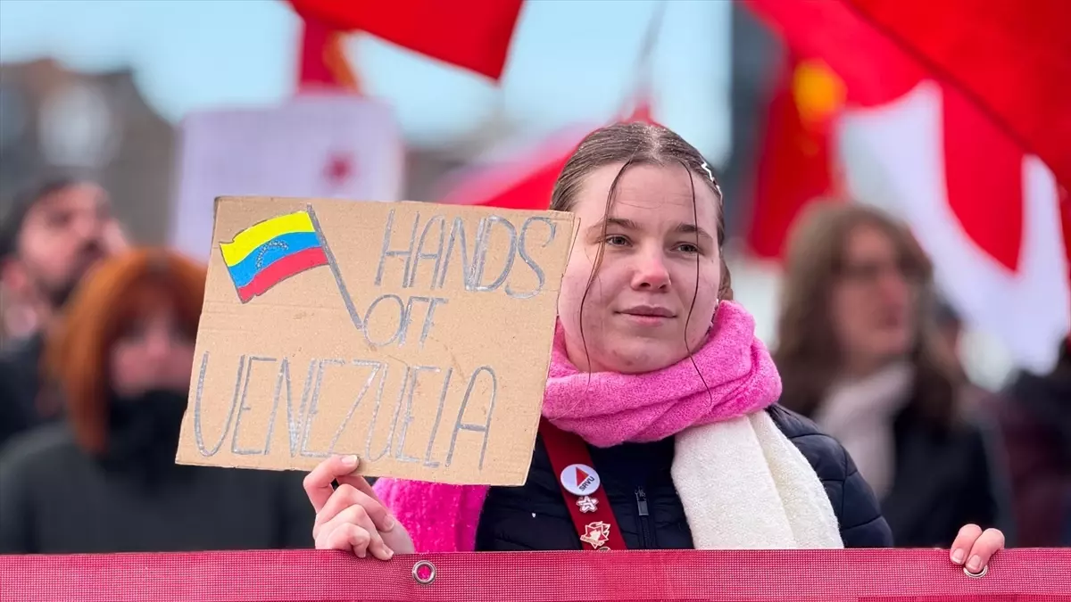 Hollanda'da ABD'nin Venezuela'ya askeri müdahalesi protesto edildi