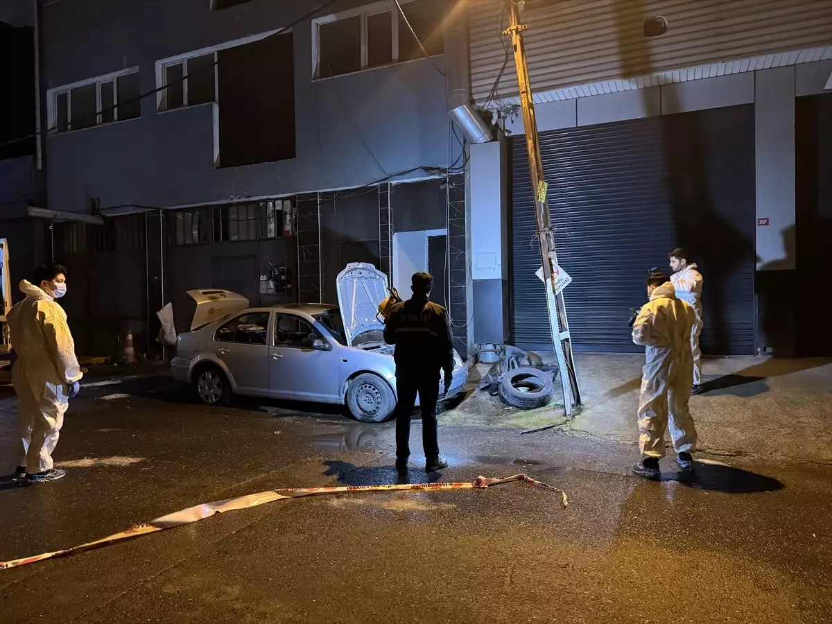 İstanbul'da bir kişi ısınmak için girdiği otomobilde çıkan yangında öldü