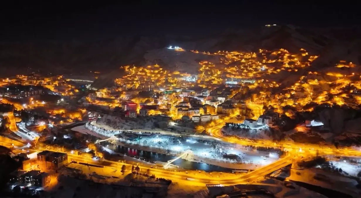Kar altındaki Tunceli'de manzara, gündüz ve gece dronla görüntülendi