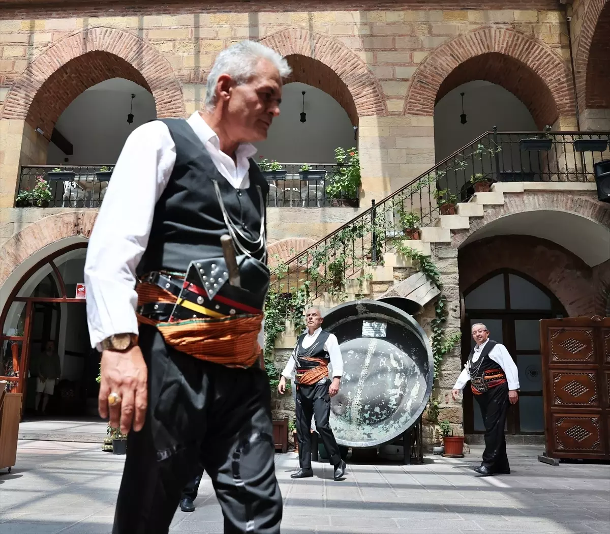 Kastamonu'nun yöresel halk oyunu 'Sepetçioğlu'nu emekliler yaşatıyor