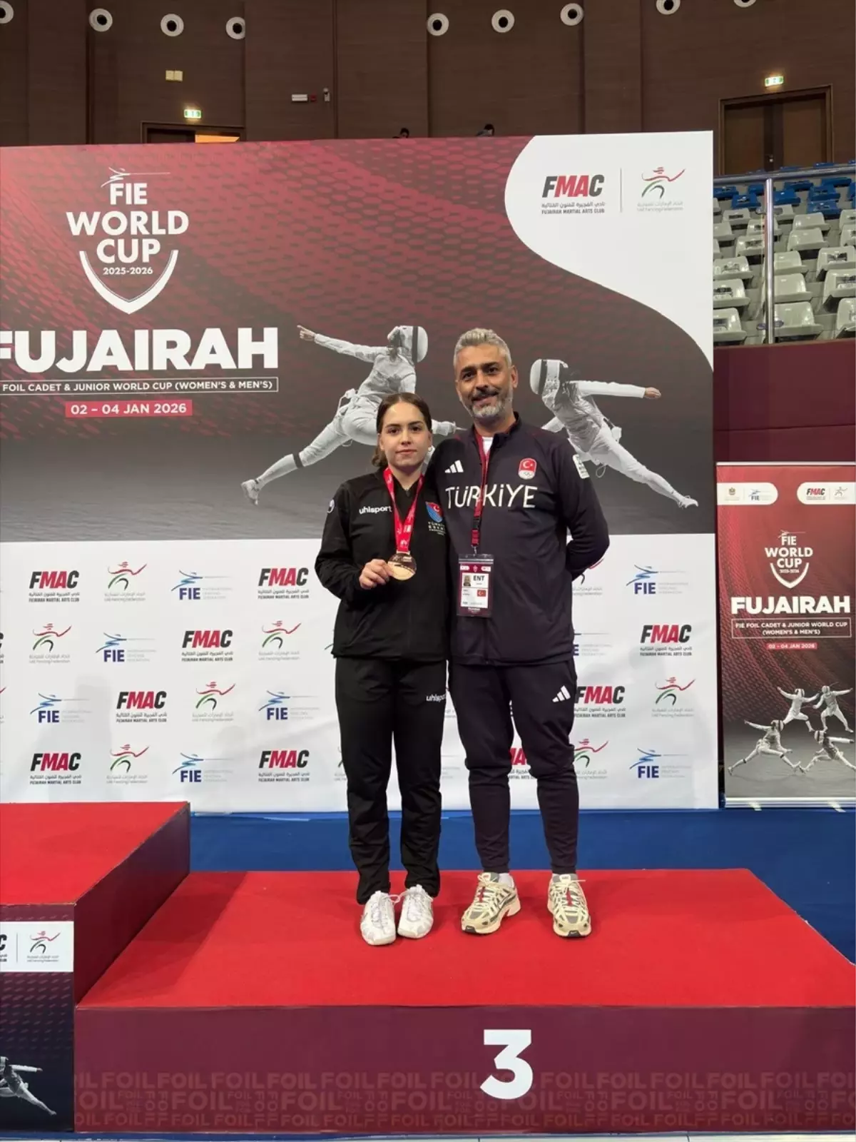 Milli eskrimci Alara Atmaca'dan Yıldızlar Dünya Kupası'nda bronz madalya