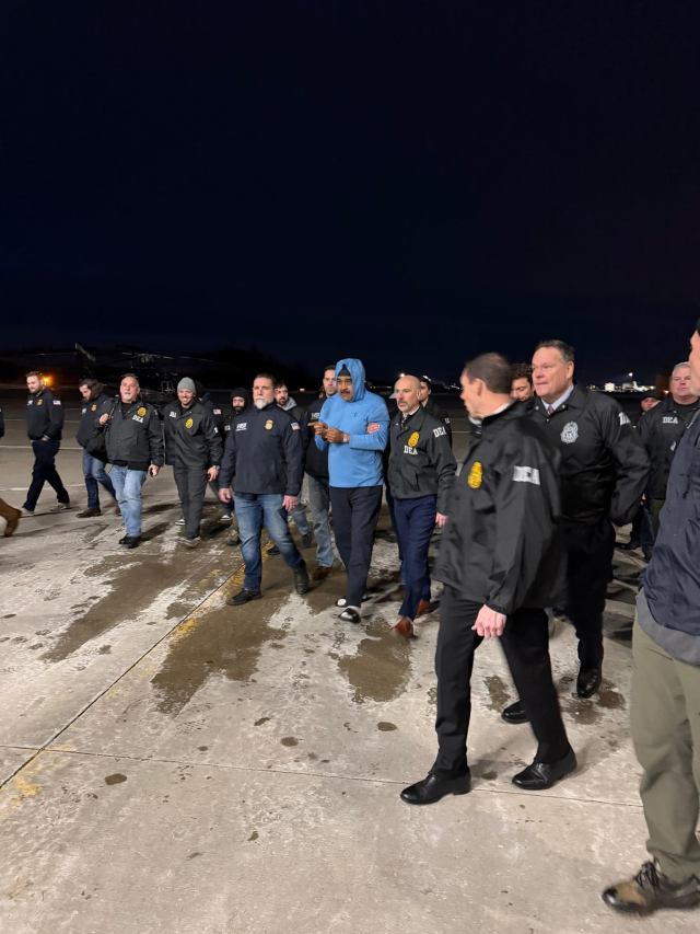 Operasyonun detayları ortaya çıktı! Maduro güvenli odaya kaçmaya çalışmış 6 operasyonun detaylari ortaya cikti maduro 19424216 5667 m