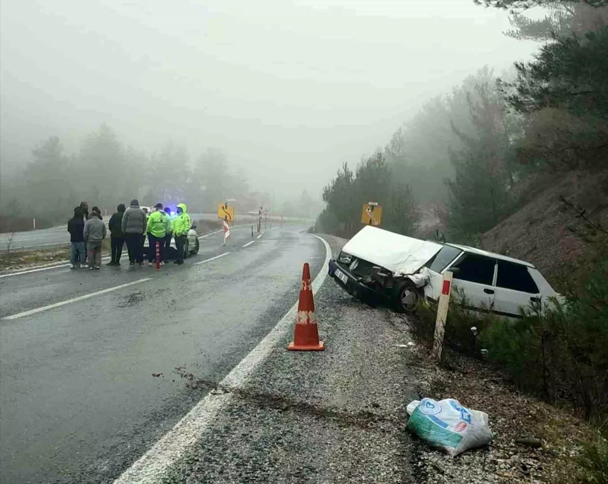 Otobüs ile Tofaş otomobil çarpıştı