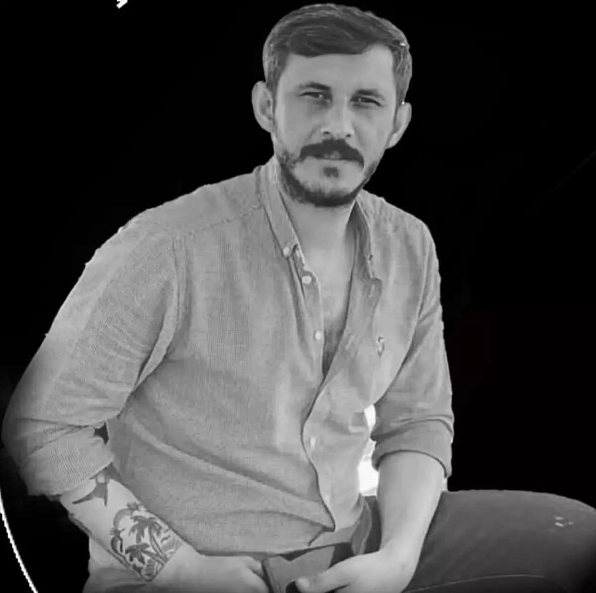 Otobüsü sollamak isterken kullandığı motosikletin devrilmesi sonucu öldü