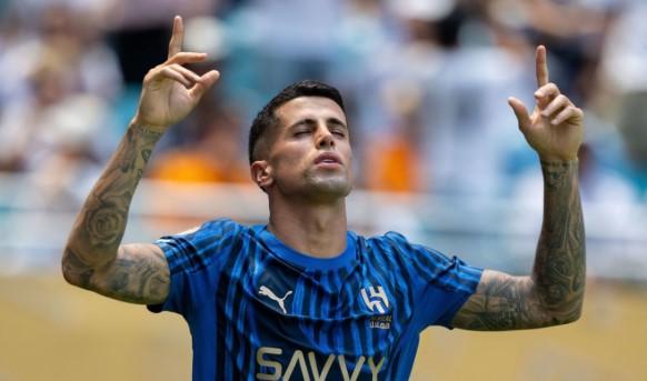 Sergen Yalçın hits the target! Two world stars at once