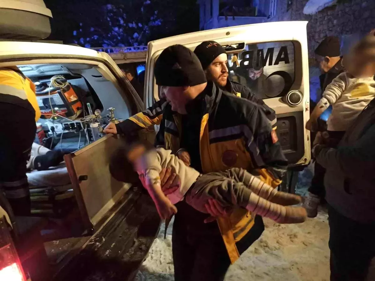 Siirt'te kapanan yollar açıldı, hastalar hastaneye ulaştırıldı