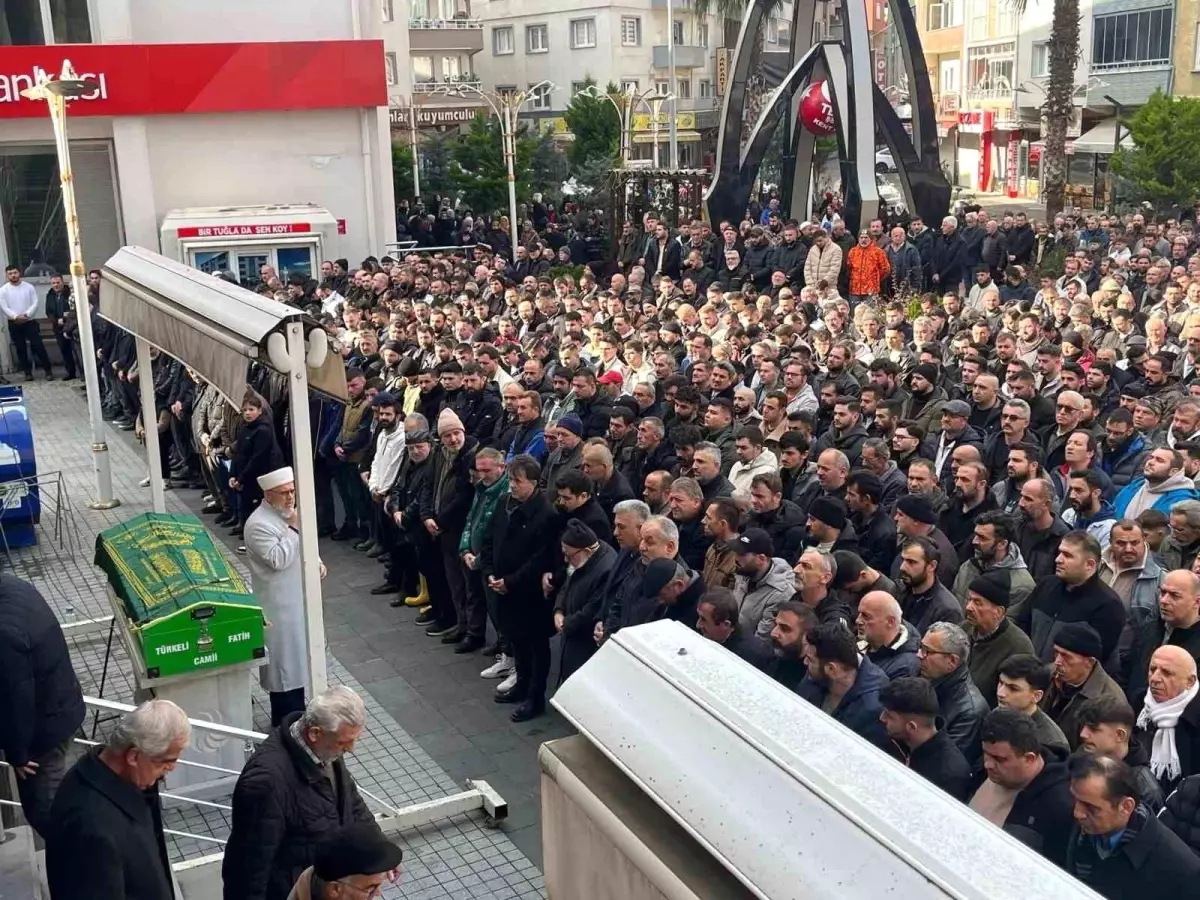 Trafik kazasında hayatını kaybeden muhtar, son yolculuğuna uğurlandı