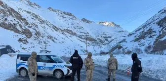 Van-Çatak kara yolu kontrollü olarak ulaşıma açıldı