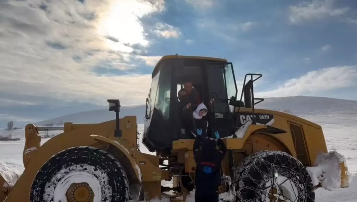 Cam Kemik Hastası Çocuk, Kapalı Yolda Hastaneye Ulaştırıldı