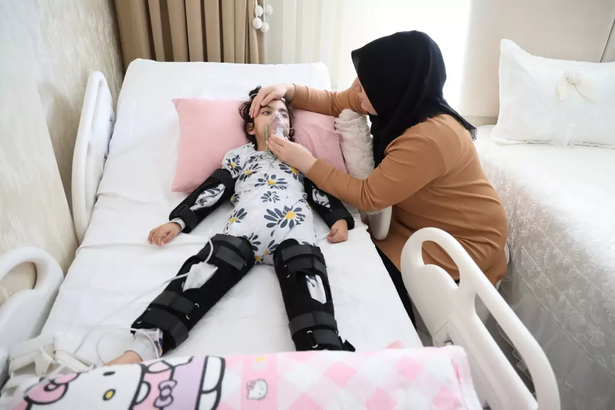 Yürüyerek girdiği hastaneden yatalak çıktı: 4 yaşındaki Mihra yaşam mücadelesi veriyor