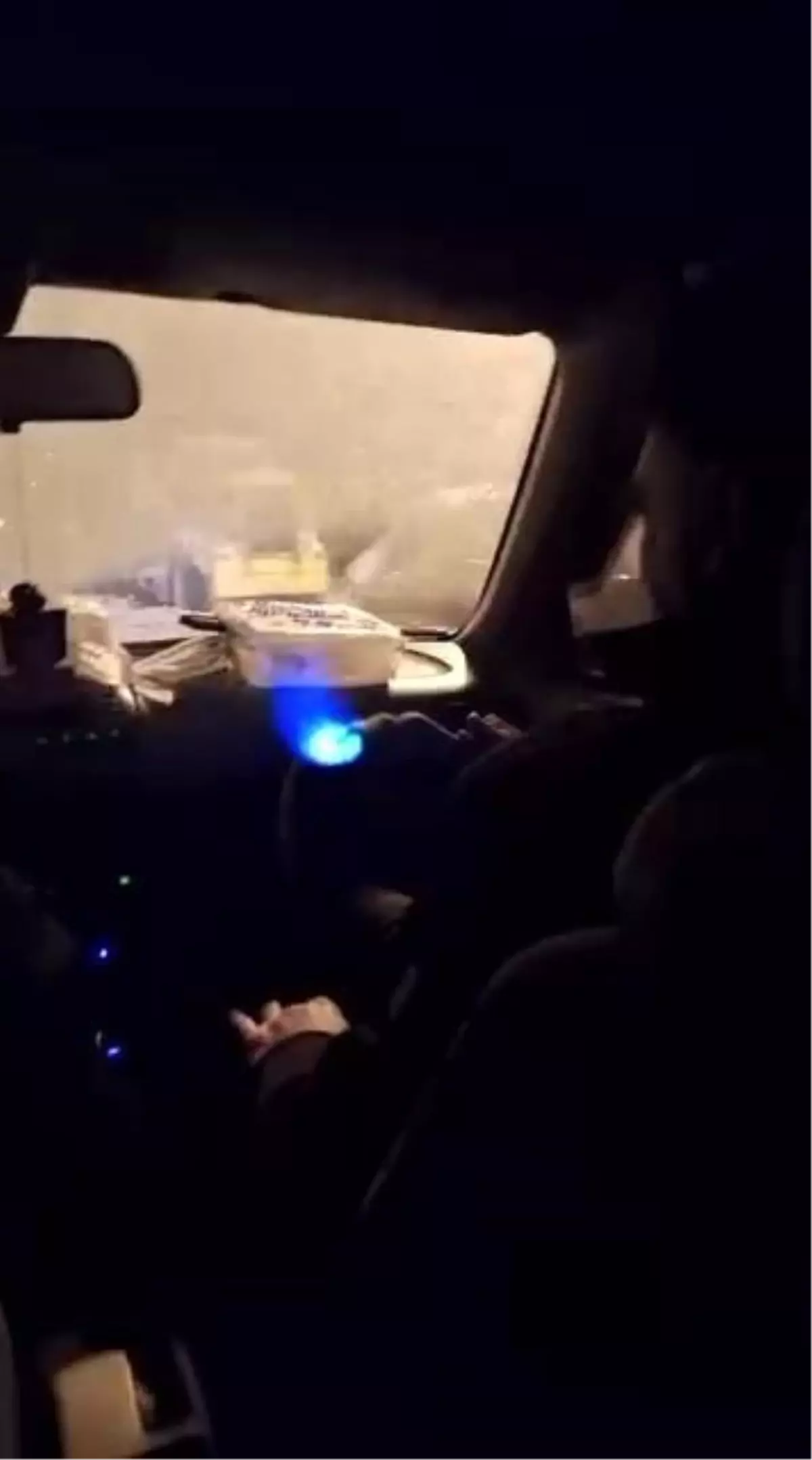 Araç içerisinde pürmüzle ısınmaya çalıştılar