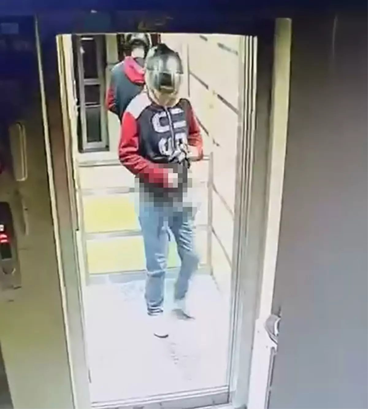 Asansöre idrarını yapıp kuşlarını çalan şüpheliye seslendi: Güvercinlerimi geri getir