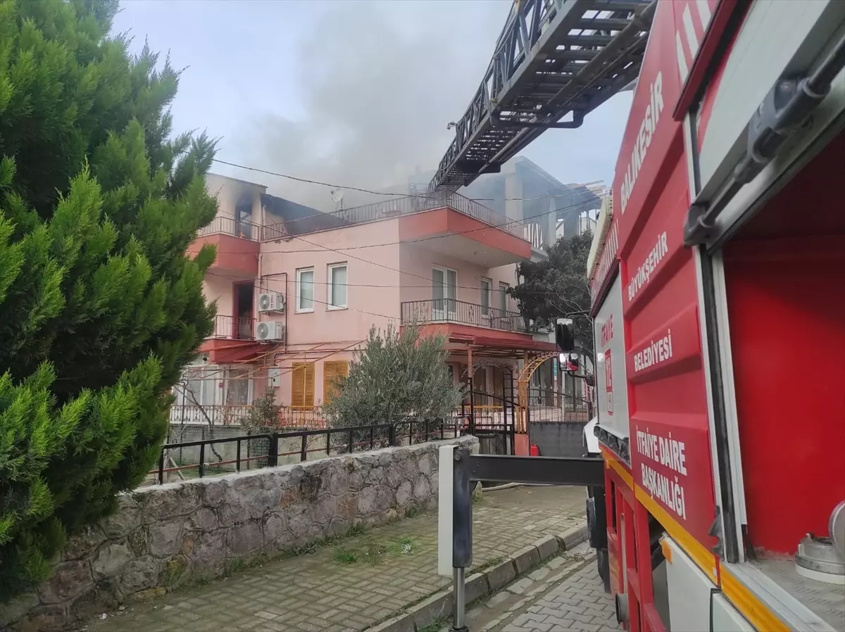 Balıkesir'de evde çıkan yangın itfaiye ekiplerince söndürüldü