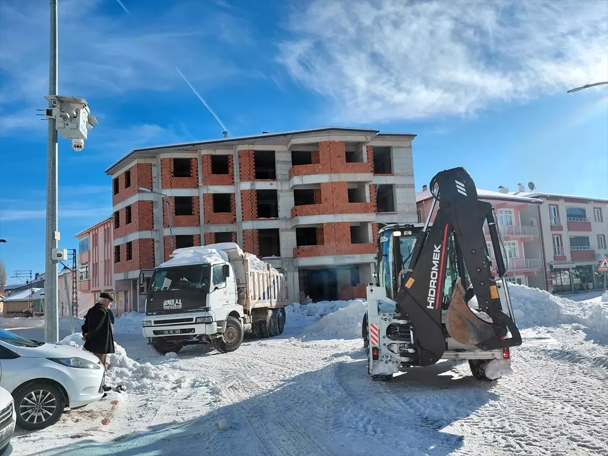 Başçiftlik'te karla mücadele çalışmaları sürüyor