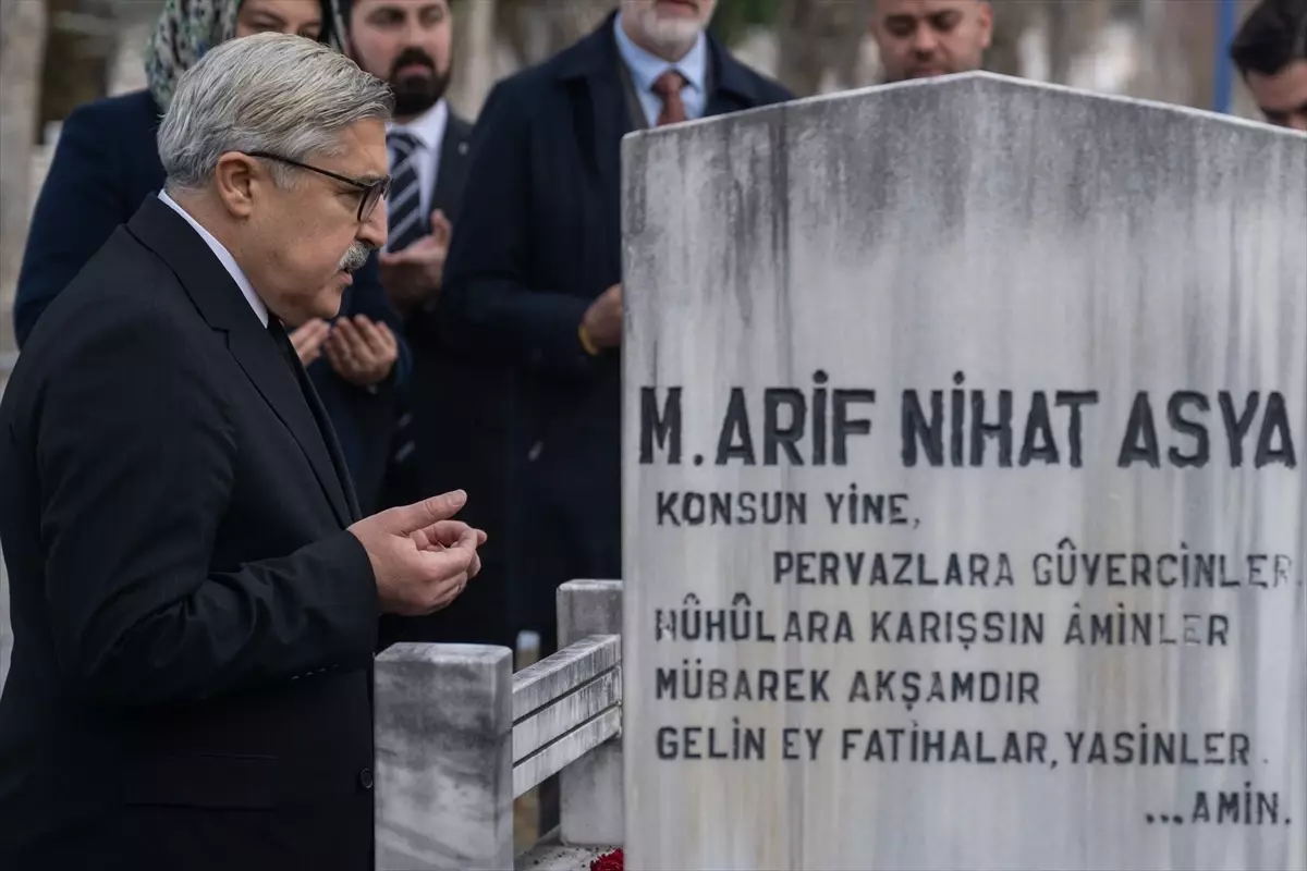 "Bayrak Şairi" Arif Nihat Asya vefatının 51. yılında kabri başında anıldı