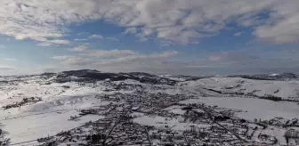 Beyaza bürünen Artova ilçesi havadan görüntülendi